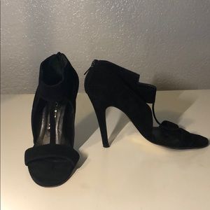 Gina black suede heels size 6